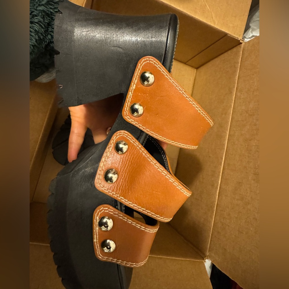 Labucq Slog Tan (39) - Like new, sample size shoe - Picture 12 of 14